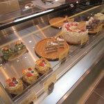 ペイストリースナッフルス - 夕方なのでかなり売り切れているよう