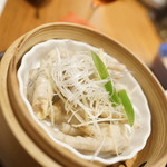 紅い扉の中華や 皆慶 - 鶏足