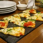 バル クラーベ - ブルーチーズのピザ　880円