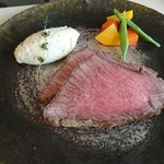 ULTRA BLUE - メインのローストビーフ。