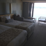 乃の風リゾート - スパリゾート館の部屋。目の前には洞爺湖。