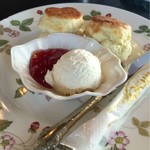 紅茶の店 ARIEL - クリームティーのスコーン