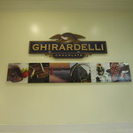 Ghirardelli Ice Cream & Chocolate Shop - 店内壁のデコレーション