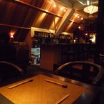 黒猫夜 - 店内はとってもシックで落ち着いた雰囲気♪照明の使い方も素敵☆