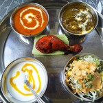 ニューガネーシャ - レディースセットのバターチキンカレー&ほうれん草のカレー