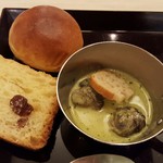 インペリアルバイキング サール - 7皿目　パネトーネ、ロールパン、エスカルゴ