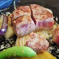 ステーキハウス 優味 - 2016-08-12　約2年ぶりに訪問
                ステーキ丼のアップ