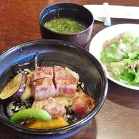 ステーキハウス 優味 - 2016-08-12　約2年ぶりに訪問
                初めてステーキ丼を頂いたが、おいしかった。(^^)