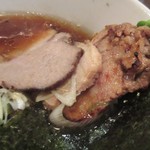 日本橋 製麺庵 なな蓮 - 特製の煮豚は、三種