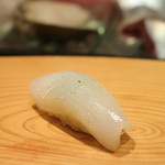 Sushi Senju - イカも塩味でいただきました。ほんのり柚の香りもして美味♪