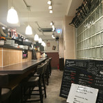 ビストロ サイトウ - L字カウンター中心で、１人でもお邪魔しやすい雰囲気です♪