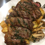 函館 大沼牛のグリエ バジルソース 2,400円。