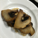 ビストロ サイトウ - 静岡県長谷川さんのジャンボマッシュルームのバターソテー 500円。