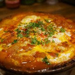 バル クラーベ - 牛トリッパスパイシーカジョス＋半熟卵　780円