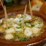 バル クラーベ - Ajillo イカの口とエリンギのアヒージョ　730円