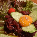 焼肉信州亭 - 桜ユッケ
