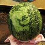 桃花源 - スイカをナイフで飾り切りしたデコレーション