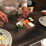 和黒 - 野菜が焼かれる様子