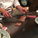 和黒 - 肉が焼かれる様子（ムービーから）