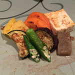 和黒 - 焼き上がった野菜