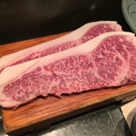 和黒 - 神戸牛ロース220ｇ×2枚