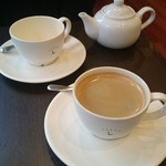 ARCACHON - 珈琲（手前）と紅茶（奥）