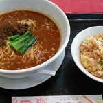 龍鳳苑 - 担々麺＆半チャーハンセット 1,000円