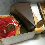 カルチェ・ラタン - 左から、ベリータルト・チョコレート・チーズケーキ・ミルフィーユ