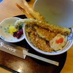 季節の天ぷら  銀座 ハゲ天 伊勢丹会館 - “大きい海老二尾と鱧の天丼”