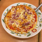 サイゼリヤ - ベーコンのピザ