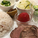 トゥクトゥク カフェ - 2016年8月10日日替わり:季節の野菜とジビエのランチプレート ¥900