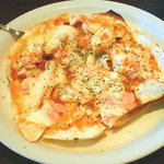 バーバスタイル - キノコとベーコンのスパイシーピザ