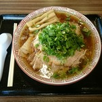 わだ屋 - すごい肉盛りわだそば。(麺大盛りのネギだく)