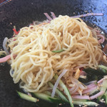 そば処三久 - 2016年8月。冷やし中華は中太麺。