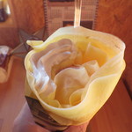 クレープ・カスタード生クリームにストロベリーアイストッピング(480円）