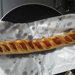 りく太郎 - ロングソーセージ
                                28cmのフライパンと比べてみました。