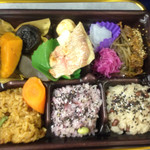 おこわ米八 - おこわ3種類とお惣菜のお弁当