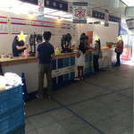 かき氷屋川久 - 大須のお店はかき氷機が6台に対してこちらは3台。
            ちょっと回転が遅いです。