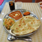 Dhor Patan - ...ランチ「バターチキンカレーセット（800円）」、お替りのライスは白御飯でした！