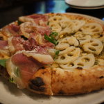 ピザ（自家製プロシュートとれんこんのハーフ＆ハーフ）