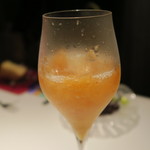 レストラン ラッセ - 28年8月　桃のシャーベット・スパークリングを注いで