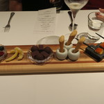 レストラン ラッセ - 28年8月　シェフ村山がイタリア修行時代のマンマから受け継いだ味を「ラッセ」＝「板」に乗せて