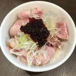 麺屋りゅう - 週替わり丼（レアチャーシュー丼 オニオンソースがけ）