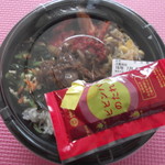 ほっともっと - 料理写真:大きな、ビビンバのたれが付いている(@_@)