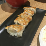 一風堂スタンド - ◆焼き餃子…この辺りは一風堂さんと同じかな？
            割と皆さん、ラーメンを召し上がっておられ…酒場な感じはあまりないかな？
            