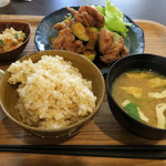 食堂コヨミ - 2016.08.03 鶏の唐揚げと茄子の南蛮タレのセット