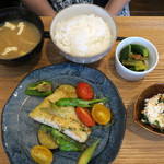 食堂コヨミ - 高知産黒ダイのムニエル