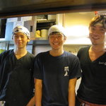 横浜 青葉餃子 - だいご君、シロちゃん、川尻店長