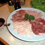 焼肉ジュージュー - スタミナ大皿（豚ハツ，タン，コブクロ，ホルモン）