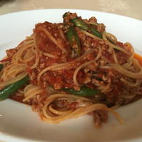 イタリアーナ エノテカ ドォーロ - 豚挽き肉と玉葱、インゲンのポモドォーロ
